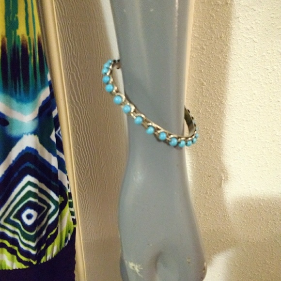 Turquoise color Bead bracelet - Picture 2 of 3